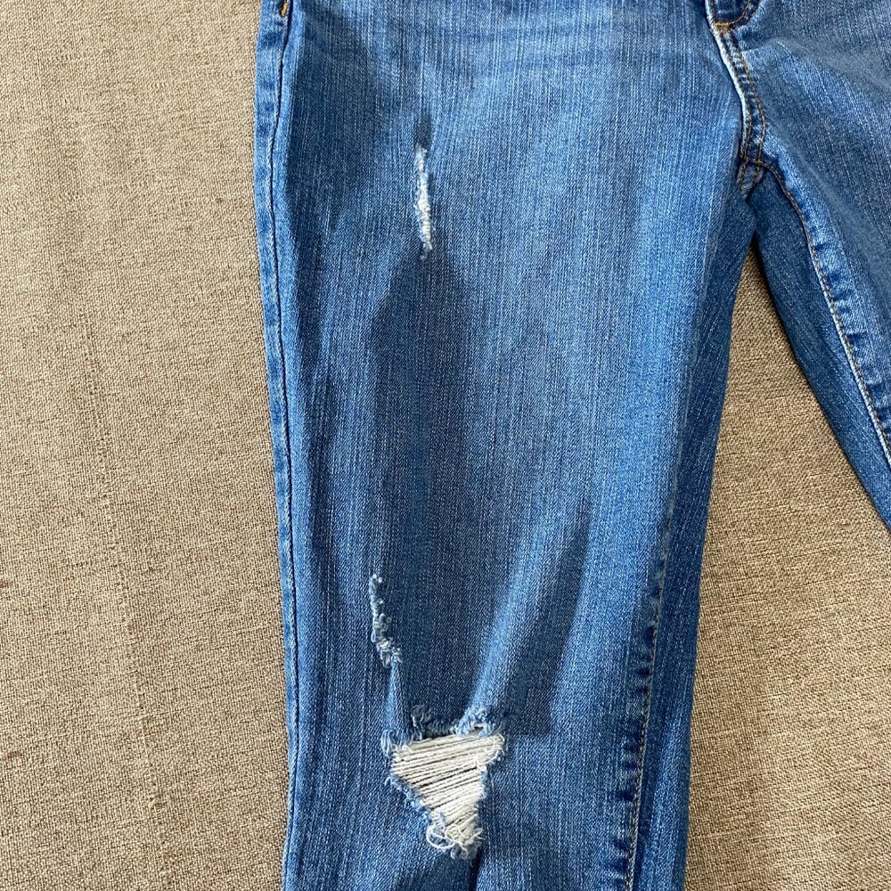 Banana Republic PETITE Curvy Girlfriend Denim Jeans Women's 6P Blue Distressed - Picture 4 of 14